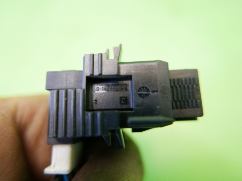 Czujnik świateł stop pedału hamulca 9-1468896-2 BMW E91 325d 3.0 D 04-08