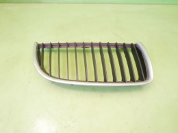 Grill nerka atrapa prawa 7120008 BMW E91 325d 04-08