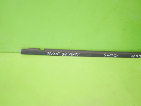 LISTWA ZGARNIAJĄCA PRAWA TYŁ VW PASSAT B4 KOMBI