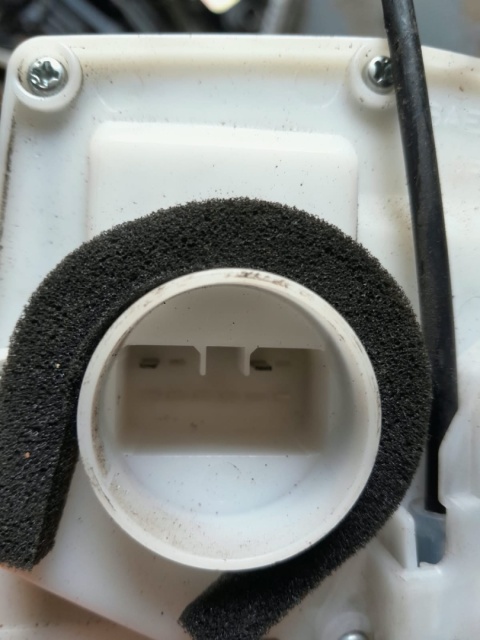 Centralny zamek drzwi prawy tył 2pin SUZUKI SX4 I GY RW SEDAN 06-09