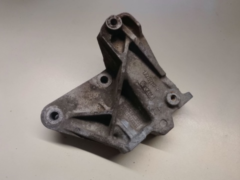 Łapa skrzyni 1J0199117P AUDI A3 8L 1.8 T 96-00