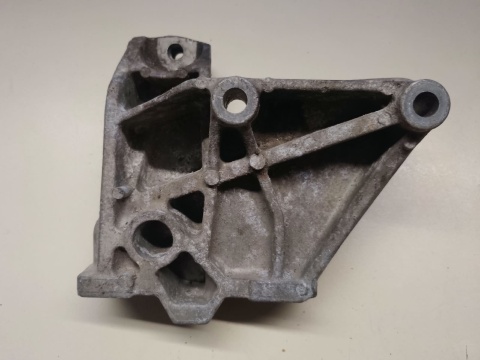 Łapa skrzyni 1J0199117P AUDI A3 8L 1.8 T 96-00
