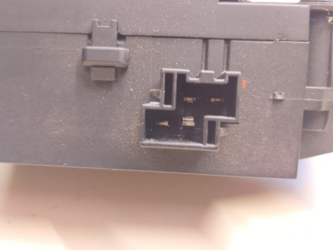 Zamek klapy tył bagażnika 13178192 OPEL VECTRA C SEDAN 02-05