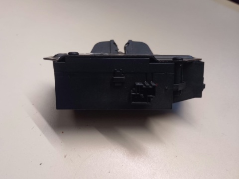 Zamek klapy tył bagażnika 13178192 OPEL VECTRA C SEDAN 02-05