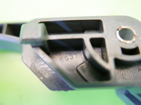 Rączka otwierania klapki wlewu paliwa MITSUBISHI COLT VI Z30 CZ5 04-08