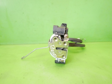 Zamek drzwiowy prawy przód 2pin MITSUBISHI COLT VI Z30 CZ5 HB 5D 04-08