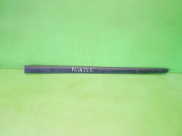 Listwa drzwiowa prawa przód MR957270 MITSUBISHI COLT VI Z30 CZ5 HB 5D 04-