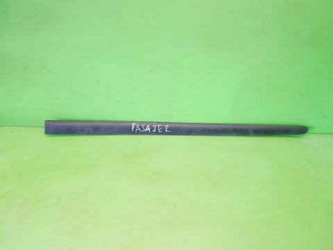 Listwa drzwiowa prawa przód MR957270 MITSUBISHI COLT VI Z30 CZ5 HB 5D 04-