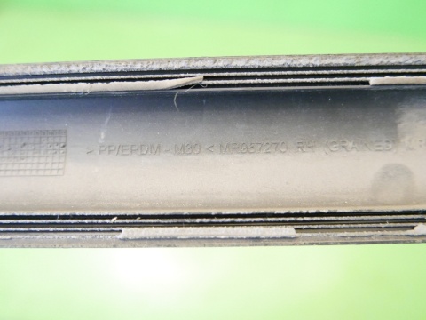 Listwa drzwiowa prawa przód MR957270 MITSUBISHI COLT VI Z30 CZ5 HB 5D 04-