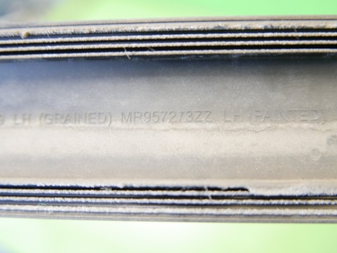 Listwa drzwiowa lewa przód MR957273ZZ MITSUBISHI COLT VI Z30 CZ5 HB 5D 04-