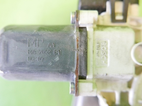 Mechanizm podnośnik szyby prawy przód 2pin MITSUBISHI COLT VI Z30 CZ5 HB 5D