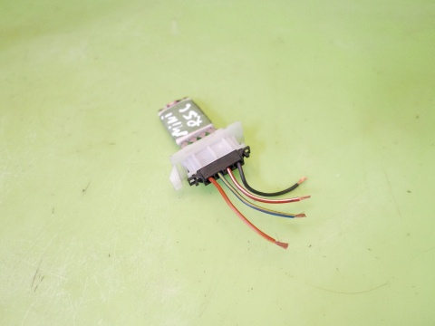 Opornik rezystor wentylatora nawiewu MINI COOPER R56 1.6 06-10