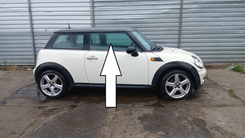Szyba drzwiowa prawa przód MINI COOPER R56 HB 3D 06-10