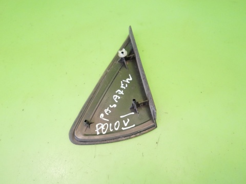 Zaślepka błotnika przód prawa trójkąt 6R0853274A VW POLO 6R V 5D HB 09-14