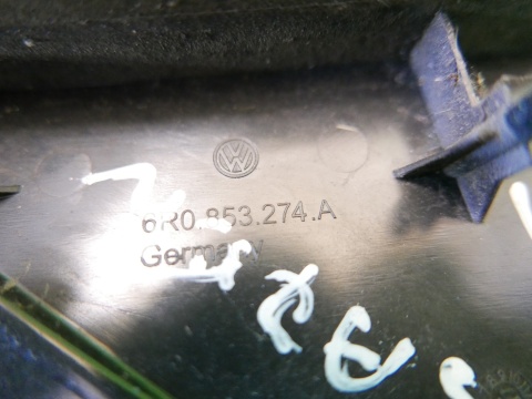 Zaślepka błotnika przód prawa trójkąt 6R0853274A VW POLO 6R V 5D HB 09-14