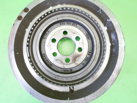 Koło zamachowe sztywne 03D105333 VW POLO 6R V 1.2 12V 09-14