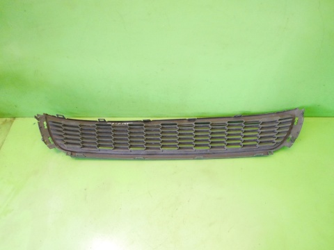 Kratka atrapa zderzaka przód środek 6R0853677A VW POLO 6R V 1.2 12V 09-14