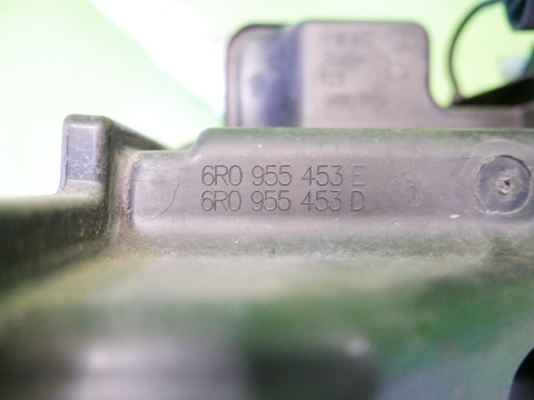 Zbiorniczek spryskiwaczy 6R0955453E VW POLO 6R V 5D HB 1.2 12V 09-14