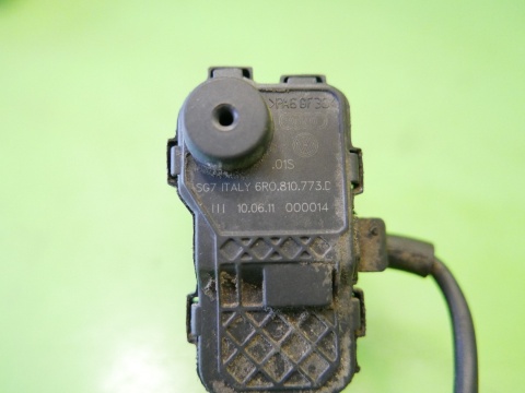 Rygiel zamek klapki paliwa 6R0810773D VW POLO 6R V 5D HB 09-14