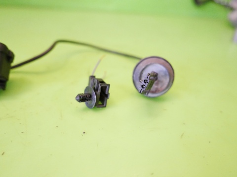 Rygiel zamek klapki paliwa 6R0810773D VW POLO 6R V 5D HB 09-14