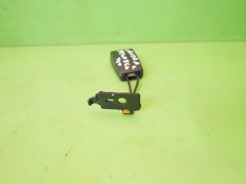 Zapięcie zatrzask pasa prawy tył 13202403F OPEL VECTRA C FL SEDAN 05-08