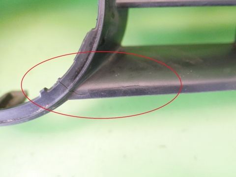 Grill atrapa chłodnicy 6R0853653B VW POLO 6R V 5D HB 09-14