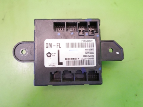 Moduł sterownik drzwi lewy przód (P)05026613AH FIAT FREEMONT I 11-15