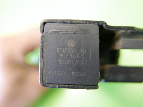 Zamek maski pokrywy silnika 6R1823509D VW POLO 6R V 1.2 12V 5D HB 09-14