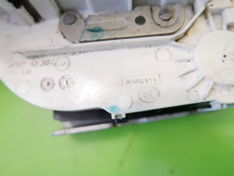 Centralny zamek lewy tył P04589915AD 4pin FIAT FREEMONT I 11-15