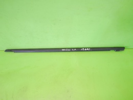 Listwa zgarniająca drzwi przednia przód lewa VW POLO 6R V 5D HB 09-14