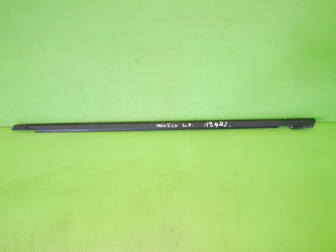 Listwa zgarniająca drzwi przednia przód lewa VW POLO 6R V 5D HB 09-14