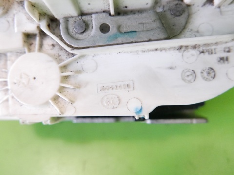 Centralny zamek prawy tył P04589914AD 4pin FIAT FREEMONT I 11-15