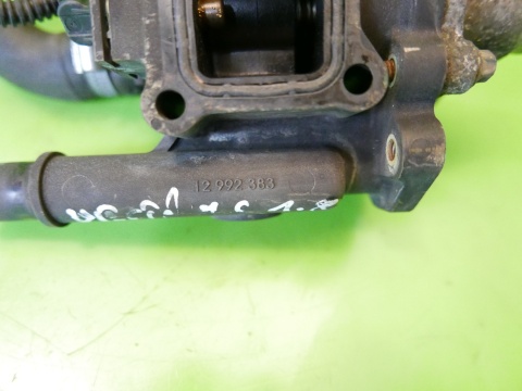 Obudowa termostatu króciec 12992383 OPEL VECTRA C FL 1.8 16V 05-08