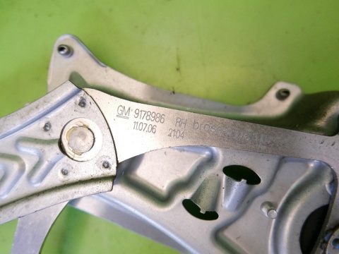 Mechanizm podnośnik szyby przód prawy 9178986RH OPEL VECTRA C FL SEDAN 05-08