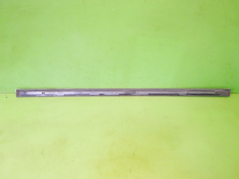 Listwa drzwi przód prawa 13101649 Z157 OPEL VECTRA C FL SEDAN 05-08
