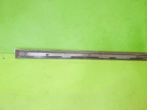 Listwa drzwi przód prawa 13101649 Z157 OPEL VECTRA C FL SEDAN 05-08