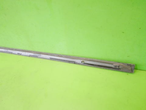 Listwa drzwi przód prawa 13101649 Z157 OPEL VECTRA C FL SEDAN 05-08