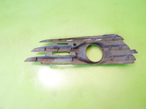 Kratka zderzaka ramka halogenu prawa 13182925 R OPEL VECTRA C FL SEDAN 05-08