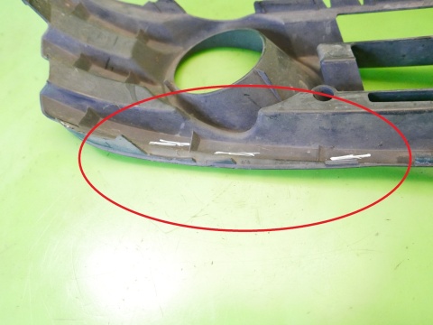 Kratka zderzaka ramka halogenu prawa 13182925 R OPEL VECTRA C FL SEDAN 05-08