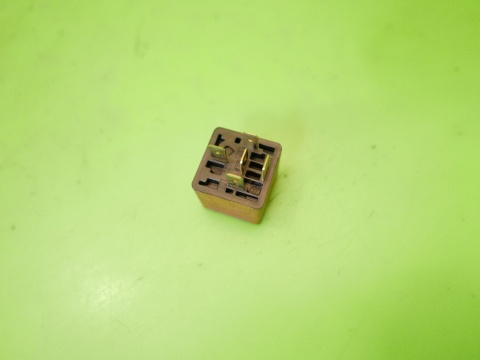 Przekaźnik BOSCH 0332209136 90491314 OPEL VECTRA C FL 1.8 16V 05-08