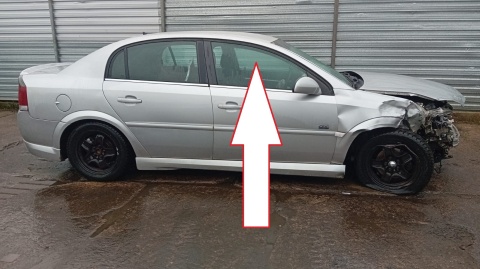 Szyba drzwi przód prawa OPEL VECTRA C FL SEDAN 1.8 16V 05-08