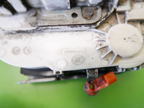 Centralny zamek lewy przód P04589913AD 4pin FIAT FREEMONT I 11-15