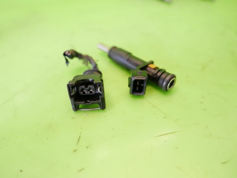 Wtryskiwacz wtrysk paliwa 55353806 OPEL VECTRA C FL 1.8 16V Z18XER 05-08