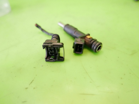Wtryskiwacz wtrysk paliwa 55353806 OPEL VECTRA C FL 1.8 16V Z18XER 05-08