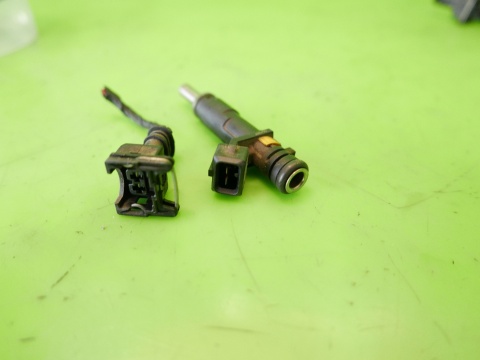 Wtryskiwacz wtrysk paliwa 55353806 OPEL VECTRA C FL 1.8 16V Z18XER 05-08