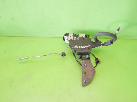 Centralny zamek prawy przód P04589916AD 4pin FIAT FREEMONT I 11-15