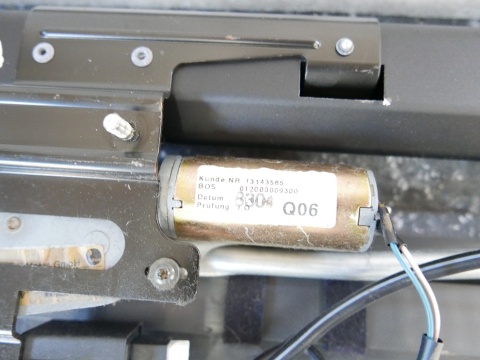 Półka bagażnika roleta elektryczna 13143565 OPEL VECTRA C FL SEDAN 05-08