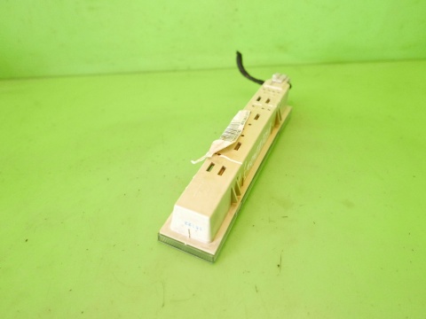Lampka oświetlenie kabiny tył 04685928AA FIAT FREEMONT I 11-15