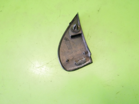 Zaślepka trójkąt błotnika prawy przód 05178150AD FIAT FREEMONT I 11-15
