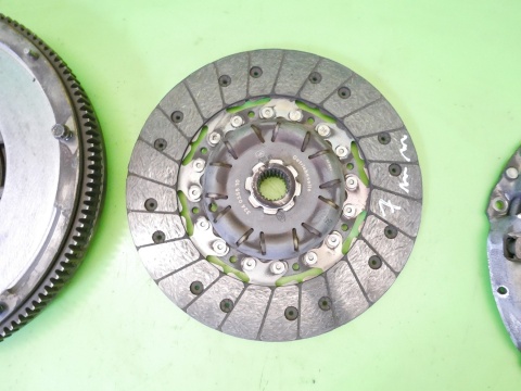 Sprzęgło dwumasowe kompletne LUK 324035510 VW TOURAN I 1T 2.0 TDI 03-06